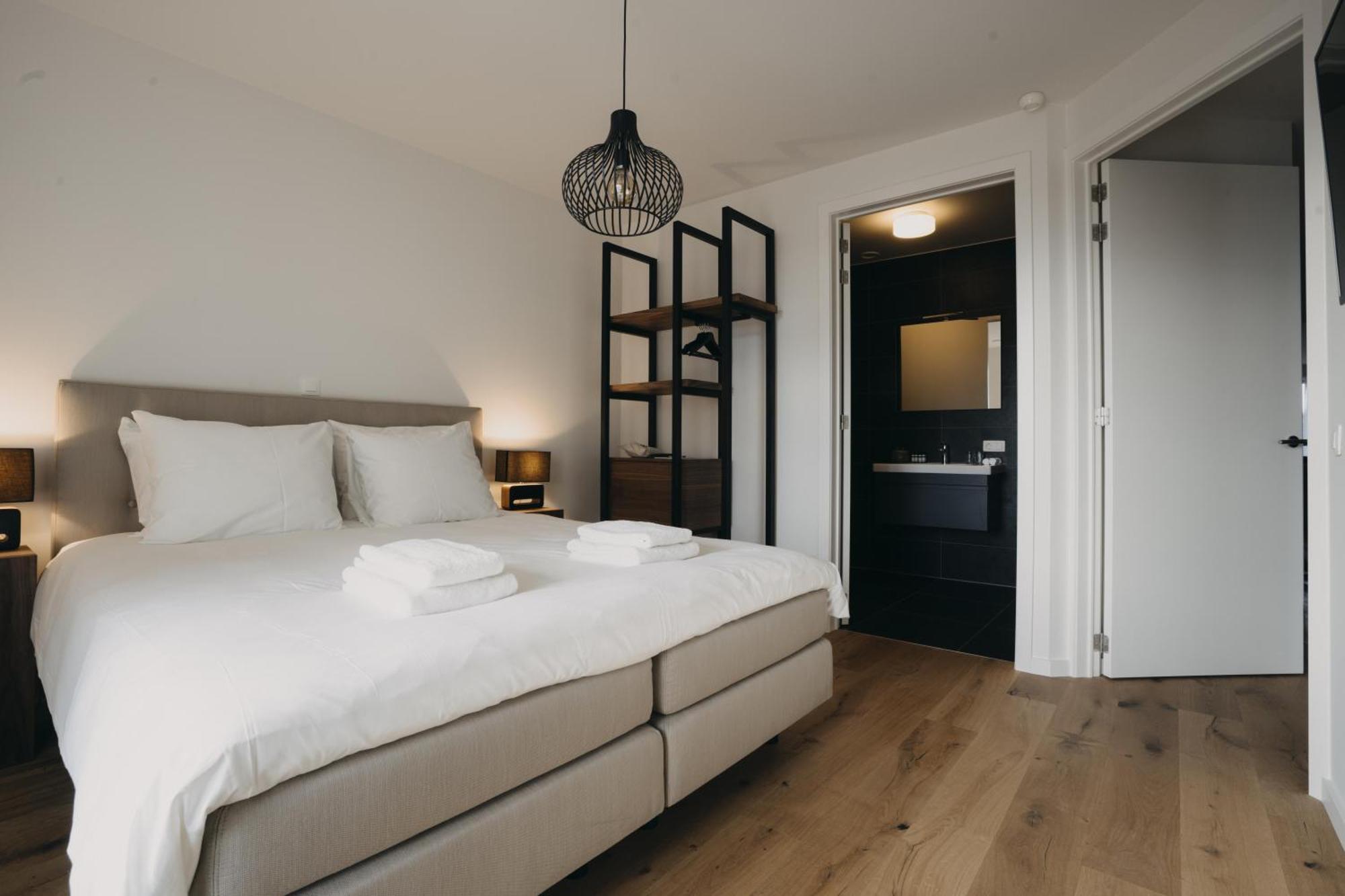 Huswell - The Tide - Stylish Seaview Apartment For 4 - Prime Location & Private Parking Cadzand Exterior photo